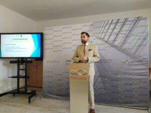 370d81ba-af39-481c-a1a2-8778766226c4-2