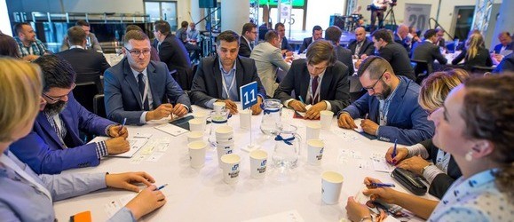 7000 wymienionych wizytówek