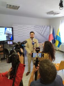 a0b70d4e-4e70-4226-b9c5-07add2c1ba0e-2