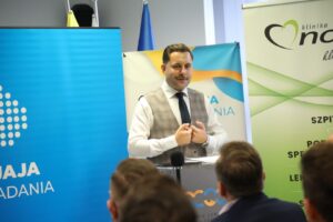 c11c6640-6e35-4bba-8c1b-3de0b8593336