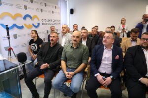 e6260774-2b95-463e-9760-080a8f57a4fb