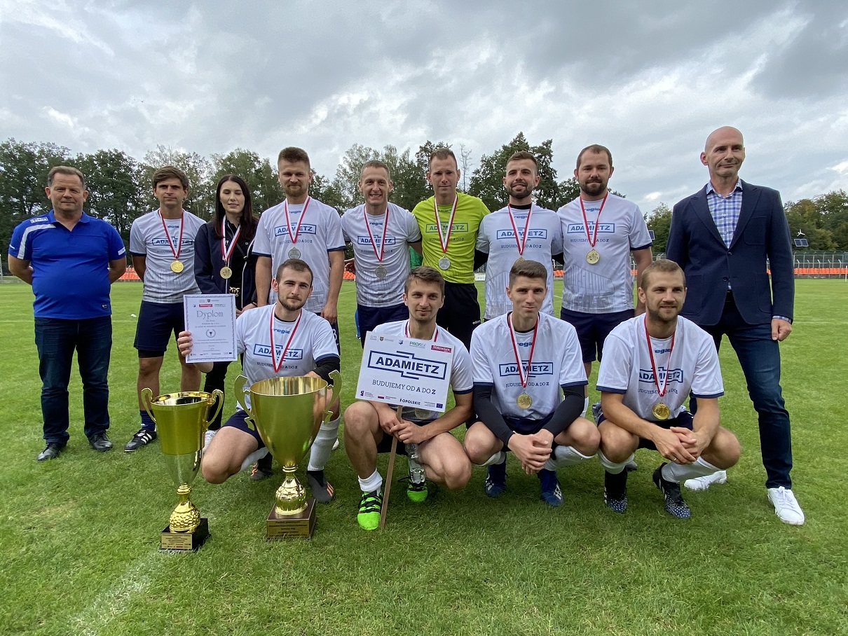 Puchar trafił do firmy ADAMIETZ