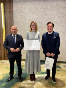 8f5c61d6 0b65 4c5c B845 A6978771eedd