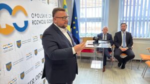Szymon Ogłaza, marszałek województwa opolskiego podczas konferencji
