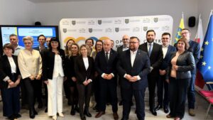 d35b50c2-92c3-4a53-a8b8-7b9fe7e16ec8 (002)