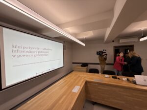 Konferencja prasowa związana z przekazaniem umowy na odbudowę po powodzi w powiecie głubczyckim