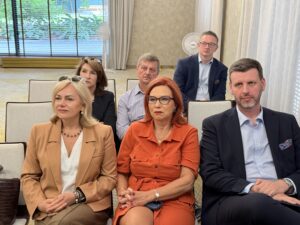 Jak chronić efekty pracy stworzone przy pomocy sztucznej inteligencji? Czy tekst, grafika lub projekt wygenerowane przez AI podlegają ochronie prawa autorskiego? Na te i wiele innych pytań odpowiadali eksperci podczas konferencji poświęconej transformacji cyfrowej i aspektom prawnym wykorzystania sztucznej inteligencji, która odbyła się w Opolu. Wydarzenie zorganizowała Izba Gospodarcza „Śląsk” we współpracy z Opolskim Centrum Rozwoju Gospodarki.