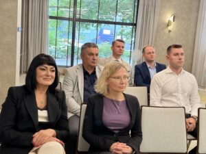Jak chronić efekty pracy stworzone przy pomocy sztucznej inteligencji? Czy tekst, grafika lub projekt wygenerowane przez AI podlegają ochronie prawa autorskiego? Na te i wiele innych pytań odpowiadali eksperci podczas konferencji poświęconej transformacji cyfrowej i aspektom prawnym wykorzystania sztucznej inteligencji, która odbyła się w Opolu. Wydarzenie zorganizowała Izba Gospodarcza „Śląsk” we współpracy z Opolskim Centrum Rozwoju Gospodarki.