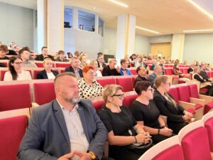 Przedsiębiorcy, samorządowcy i przedstawiciele instytucji otoczenia biznesu spotkali w Domu Kultury w Ozimku podczas VII Ozimskiego Forum Gospodarczego.