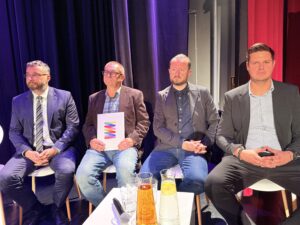 Przedsiębiorcy, samorządowcy i przedstawiciele instytucji otoczenia biznesu spotkali w Domu Kultury w Ozimku podczas VII Ozimskiego Forum Gospodarczego.