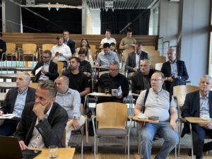 Pieniądze z Funduszy Europejskich zostaną przeznaczone na rozwój innowacyjnych projektów firm z województwa opolskiego związanych z technologiami podwójnego zastosowania. O tych możliwościach wsparcia dla kluczowych branż i pomysłach na nowe produkty, rozmawiali przedsiębiorcy podczas spotkania zorganizowanego przez Opolskie Centrum Rozwoju Gospodarki w Urzędzie Marszałkowskim na opolskim Ostrówku.