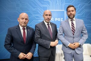 Stoisko Województwa Opolskiego podczas Międzynarodowego Salonu Przemysłu Obronnego MSPO 2026 w Kielcach, na którym prezentują się regionalne przedsiębiorstwa.