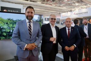 Stoisko Województwa Opolskiego podczas Międzynarodowego Salonu Przemysłu Obronnego MSPO 2026 w Kielcach, na którym prezentują się regionalne przedsiębiorstwa.